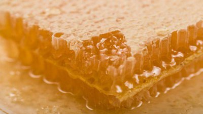 ​巢蜜能造假吗蜂巢蜜造假 蜂巢蜜有假的吗