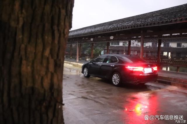 风雨相伴,喜提爱车丰田凯美瑞,今天说出它真实的优劣势!-