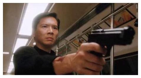 1996年,白小航带着小弟扇了向华强两巴掌,20年后“尸骨无存”