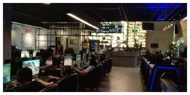 LOL主播开网咖,大司马泡面一桶17元?若风简直是黑店!