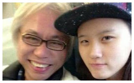 难怪22岁林靖恩下嫁62岁李坤成,看完这几张照片你就明白了