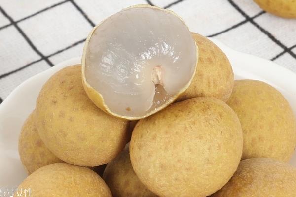 龙眼怎么剥 是有技巧的 龙眼怎么剥 是有技巧的