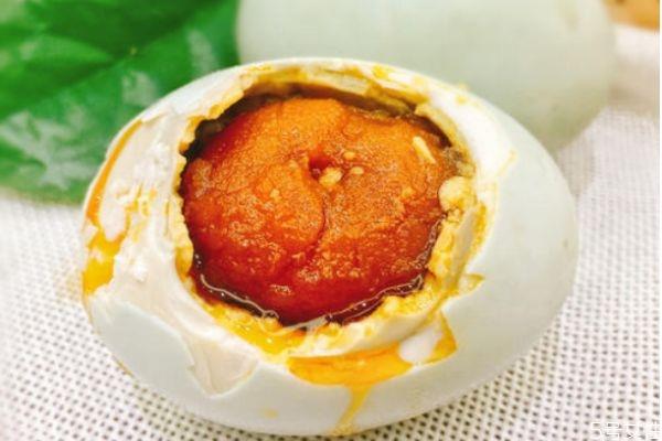 咸鸭蛋应该怎么腌 腌咸鸭蛋的方法 咸鸭蛋应该怎么腌 腌咸鸭蛋的方法