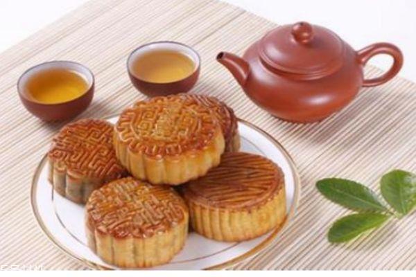 月饼一般是用什么做的呢 吃月饼有什么注意的呢 月饼一般是用什么做的呢 吃月饼有什么注意的呢