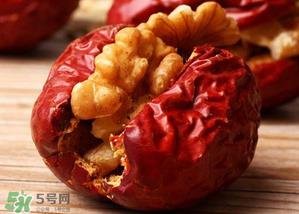 红枣夹核桃有什么寓意?红枣夹核桃的寓意 红枣夹核桃有什么寓意?红枣夹核桃的寓意