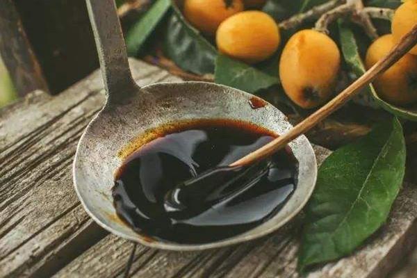 枇杷膏是直接吃还是冲水喝 枇杷膏要含着吗 枇杷膏是直接吃还是冲水喝 枇杷膏要含着吗
