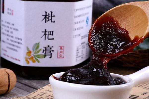枇杷膏是直接吃还是冲水喝 枇杷膏要含着吗 枇杷膏是直接吃还是冲水喝 枇杷膏要含着吗
