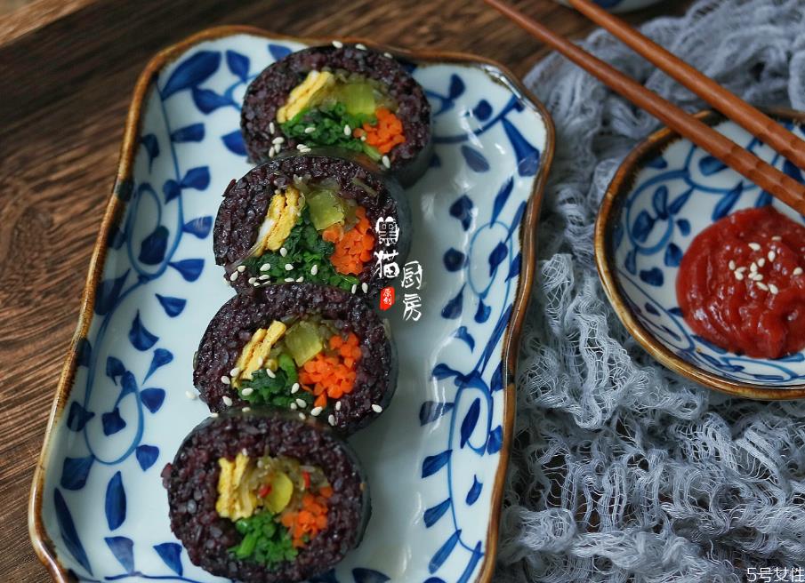 饭团米可以用电饭锅做吗 怎么做饭团好吃 饭团米可以用电饭锅做吗 怎么做饭团好吃