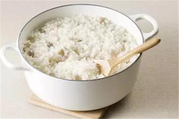 米饭是不是全谷类食物 米饭属于什么食物 米饭是不是全谷类食物 米饭属于什么食物