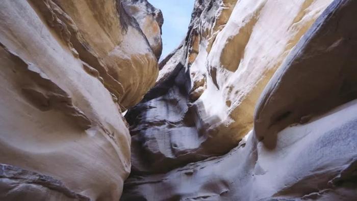 庆城小黑河石峡,里面很深,黄土原也有奇特的岩溶地貌