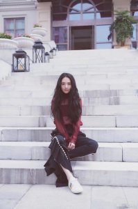 ​郭碧婷晒美照，化身秋姑娘美呆了