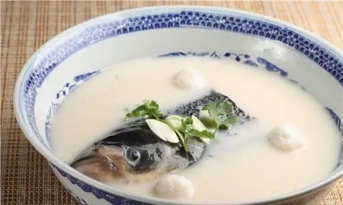 鱼头豆腐汤用什么鱼头,鱼头豆腐汤用的是大鱼头 还是草鱼头呢图4