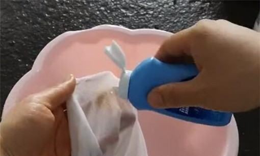 西红柿弄到白色衣服上怎么办,西红柿弄到了白色衣服怎么洗图10