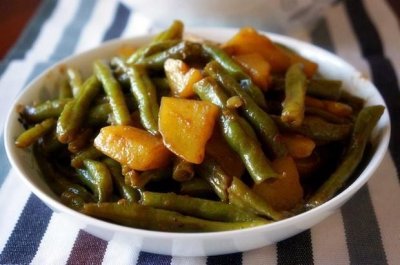 ​妈妈的味道：家常土豆炖豆角，简单美味又下饭！