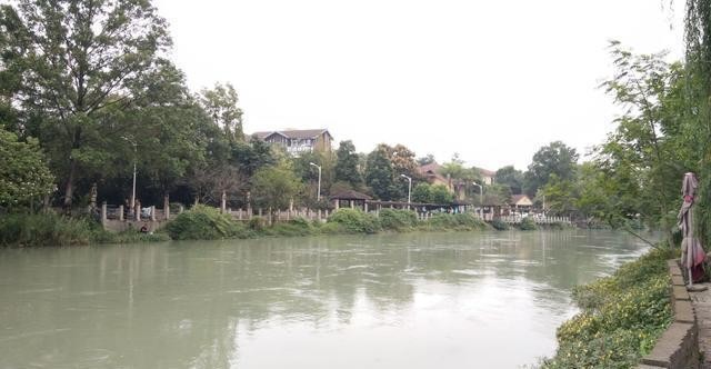 看看四川千年古镇三道堰,成都水源地,被誉为西部最美水乡,长脸