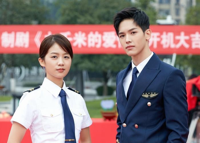 继最动听的事后，王以纶新剧上演制服诱惑，与女主组民航CP！