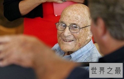 全球年纪最大的大学毕业生,2007年毕业时已95岁高龄!