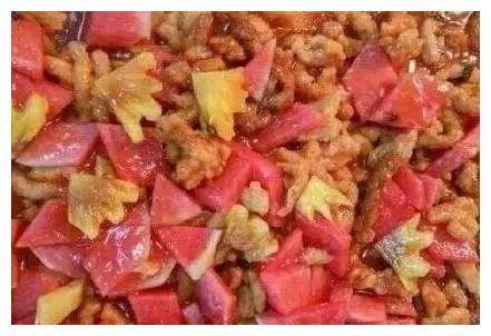 女生连拍四年大学食堂饭菜！网友：曾吃腻的味道都成了难忘的回忆