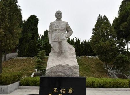 四川抗日名将，宁死不做俘虏，临终高呼“抗战到底”