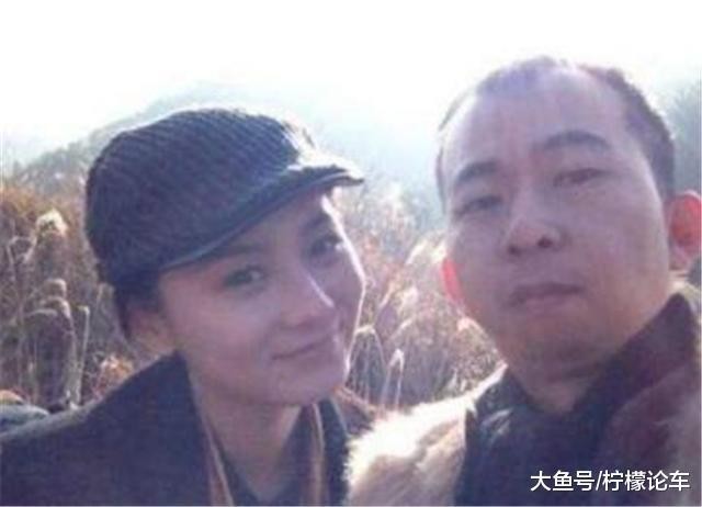 被称为最丑演员, 长相不输黄渤, 今37岁开奔驰, 妻子还貌美如花