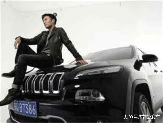 被称为最丑演员, 长相不输黄渤, 今37岁开奔驰, 妻子还貌美如花