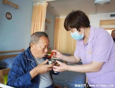 ​护理老人一天多少钱，300一天(24小时待命不同地区收费不同)