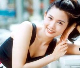 曾经是最性感的三级片艳星,49的她已经是三个孩子的母亲