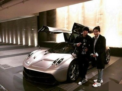 ​曾经是最性感的三级片艳星，49的她已经是三个孩子的母亲