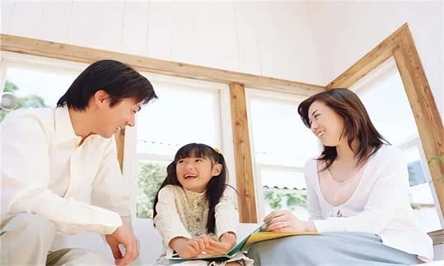 初二女孩早恋父母该怎么办(初二小女孩早恋该怎么处理好)
