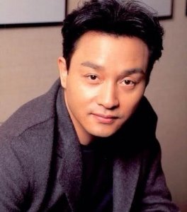 ​周星驰与张国荣生前合照，两位经典同框，满是回忆！