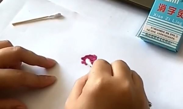 黑笔写的字怎么擦掉不留痕迹,黑色签字笔在纸上写的字怎么消除图5