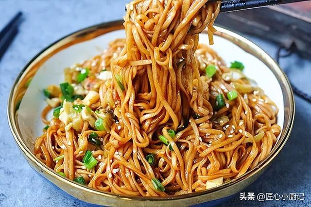 家常的凉拌面怎么做好吃（凉拌面的8种做法）(2)