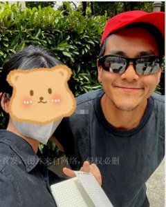 ​彭于晏健硕身材 肱二头肌发达，胡子不干净 被调侃像赵本山