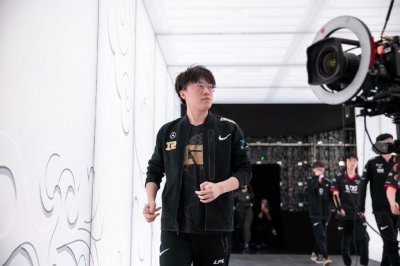 ​小虎直播说漏嘴？称上路不是自己的位置！疑似回归中单