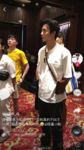 ​泰星push自曝被粉丝认错：谢谢找我合影但我真不叫王一博