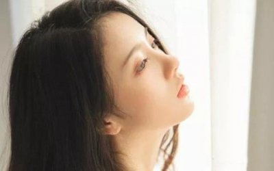 ​如何和女生聊天不尴尬并有兴趣，怎么和女生聊天不尬聊