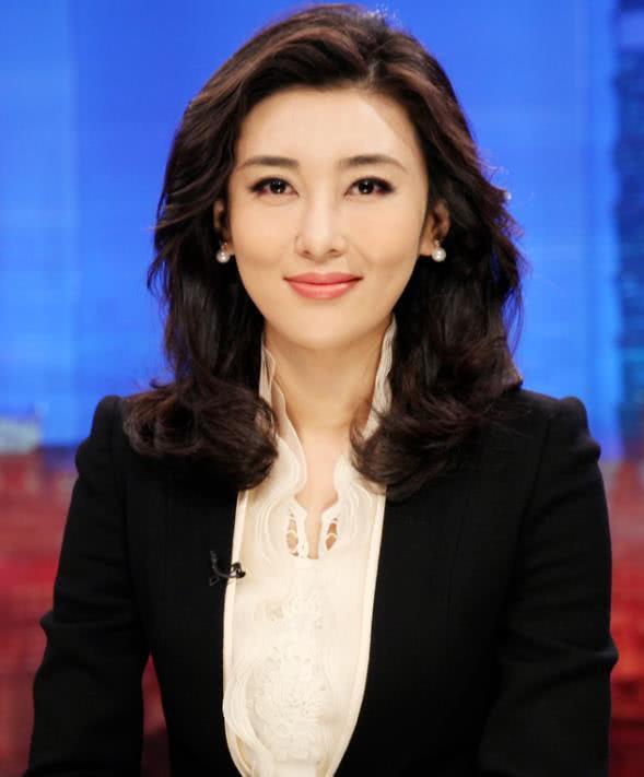 她是央视最美主持,长相甜美,最后嫁给了大26岁的丑男