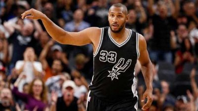 ​“法国魔术师”宣布退役，曾打破NBA70年最毒魔咒，已加入海军