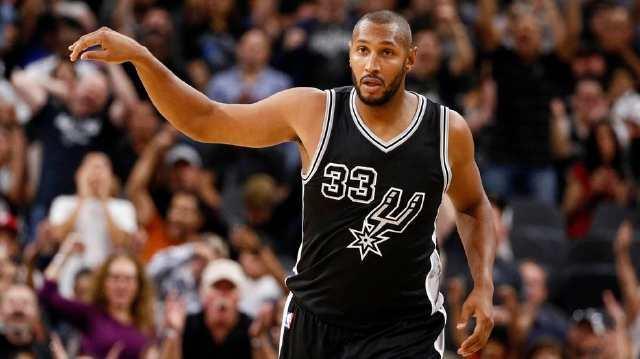 “法国魔术师”宣布退役，曾打破NBA70年最毒魔咒，已加入海军