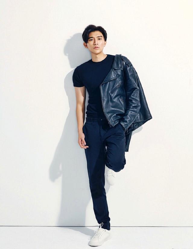 他是《恶作剧之吻》中默默守护林依晨的男人,从小生成功转型熟男