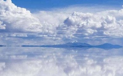 ​乌尤尼盐沼：天空之镜，世界最大的盐沼！
