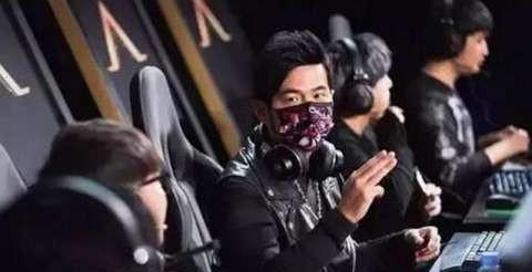 周杰伦深圳豪华网吧曝光，最贵每小时300元