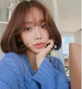 ​头发多的女生适合什么短发(发量少的短发女生适合什么发型)