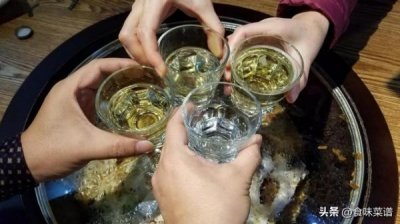 ​一瓶啤酒和白酒对比(一瓶啤酒里面有多少白酒)