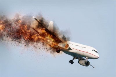 ​大连五七空难，112人遇难，一乘客购买7份保险，被锁定为凶嫌