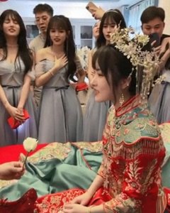 ​次惑小仙女婚后爆猛料，被前任当着众人面打，坦言现在家暴男太多