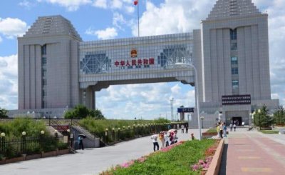 ​站在中俄的边界上，看看两国的边境城市，差别真的不是一般的大