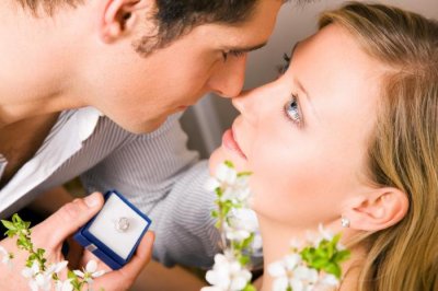 ​婚外情被老公发现了怎么办（女人出轨后被老公发现了怎么办）