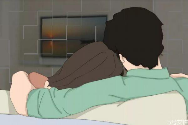 怎么安慰姨妈痛的女友 女友姨妈期脾气暴躁怎么办 怎么安慰姨妈痛的女友 女友姨妈期脾气暴躁怎么办