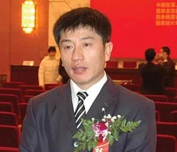 ​东北巨骗陨落史：演过《刘老根》花重金买各种名誉，最终锒铛入狱